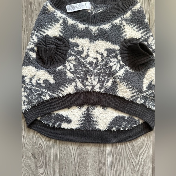 Old navy dog sweater - Picture 4 of 7